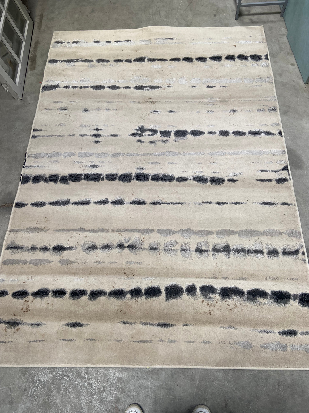 Grand tapis à motif graphique