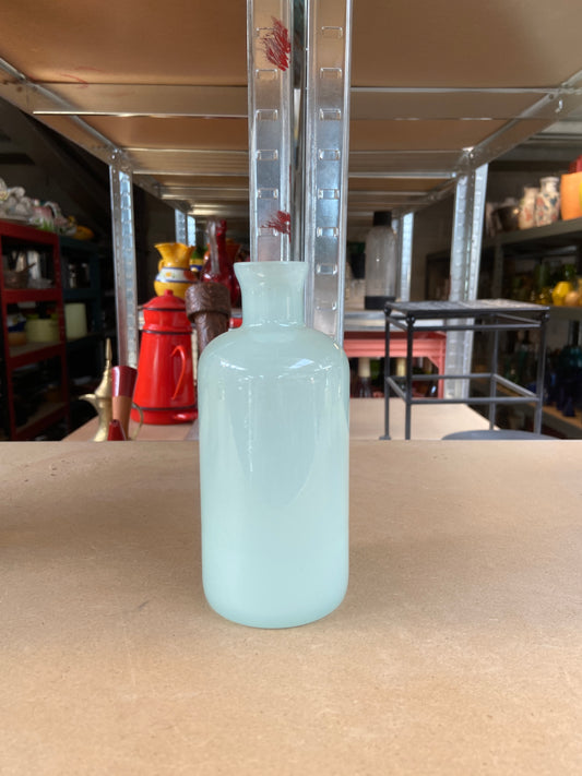 Vase verre translucide bleu