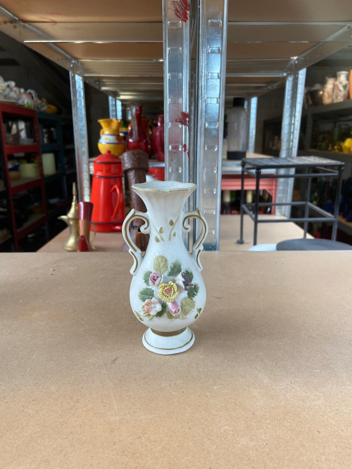 Petit vase avec anses motif fleur