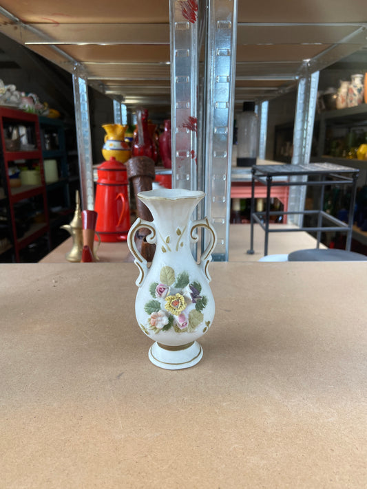 Petit vase avec anses motif fleur