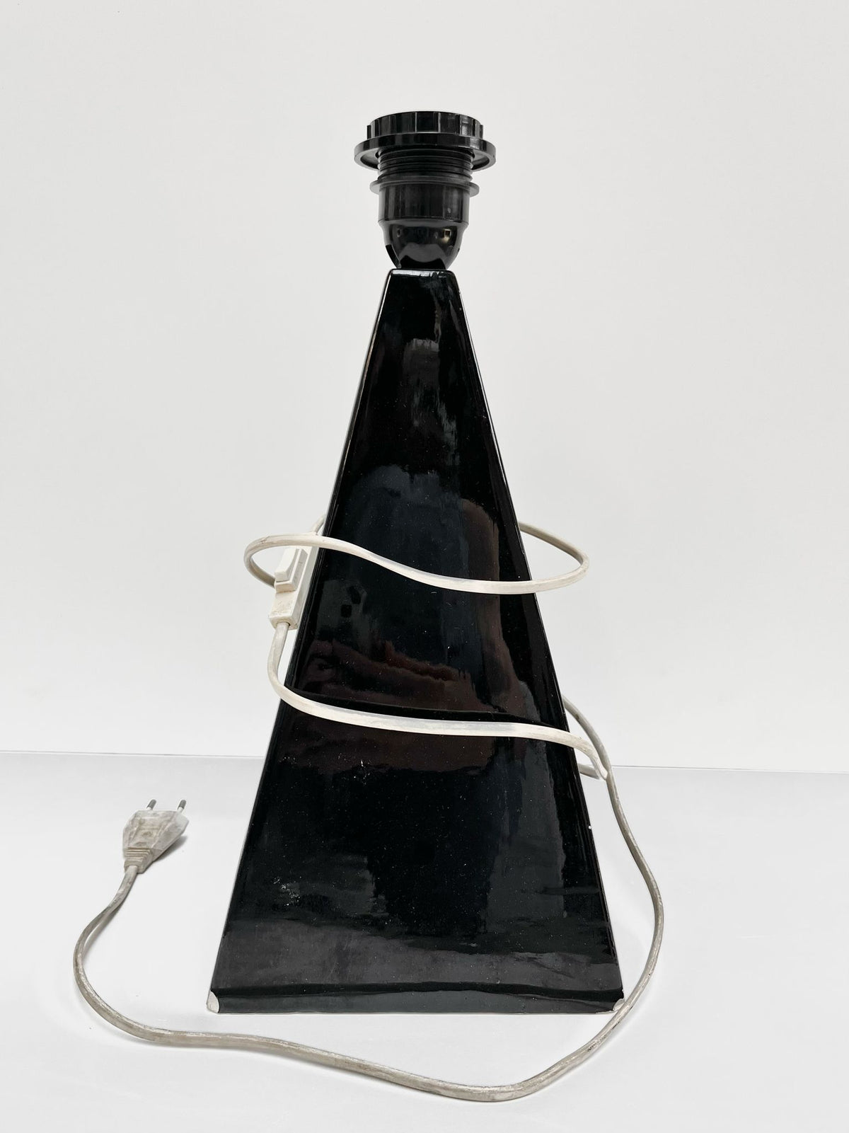 Pied de lampe en céramique noire