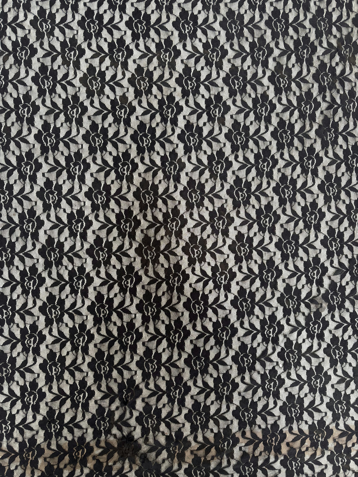 Tissu noir dentelle noire