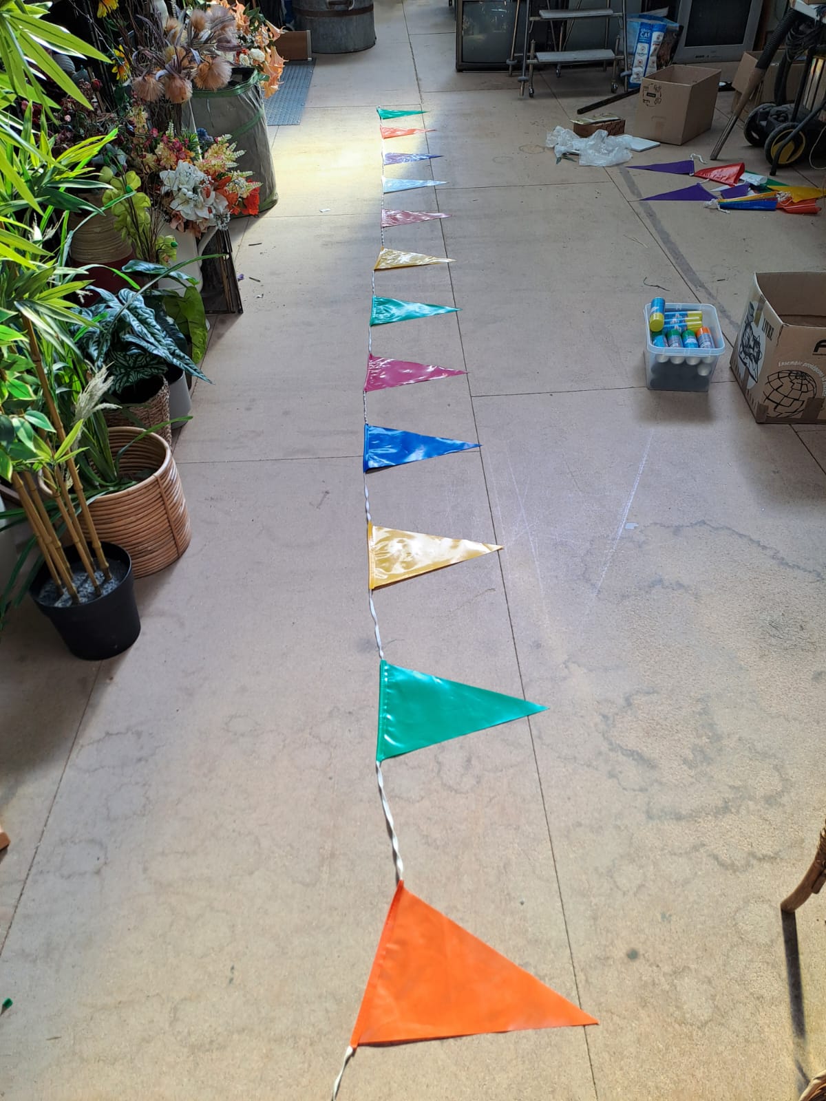 Guirlande de fanions multicolore en plastique