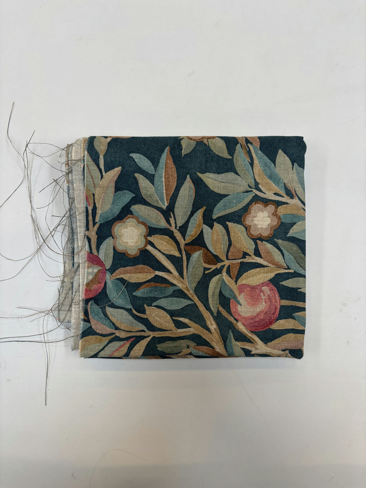 Petits tissus colorés et à motifs
