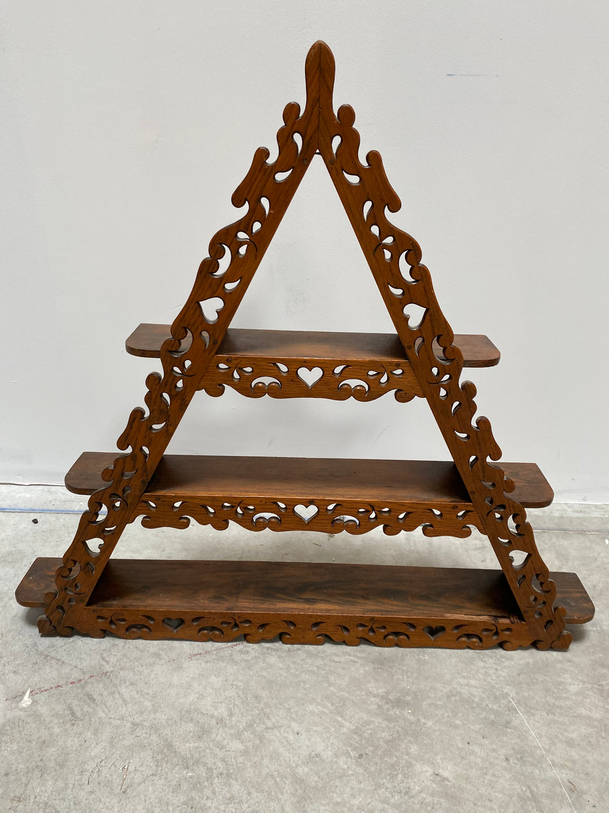 Étagère en bois triangle