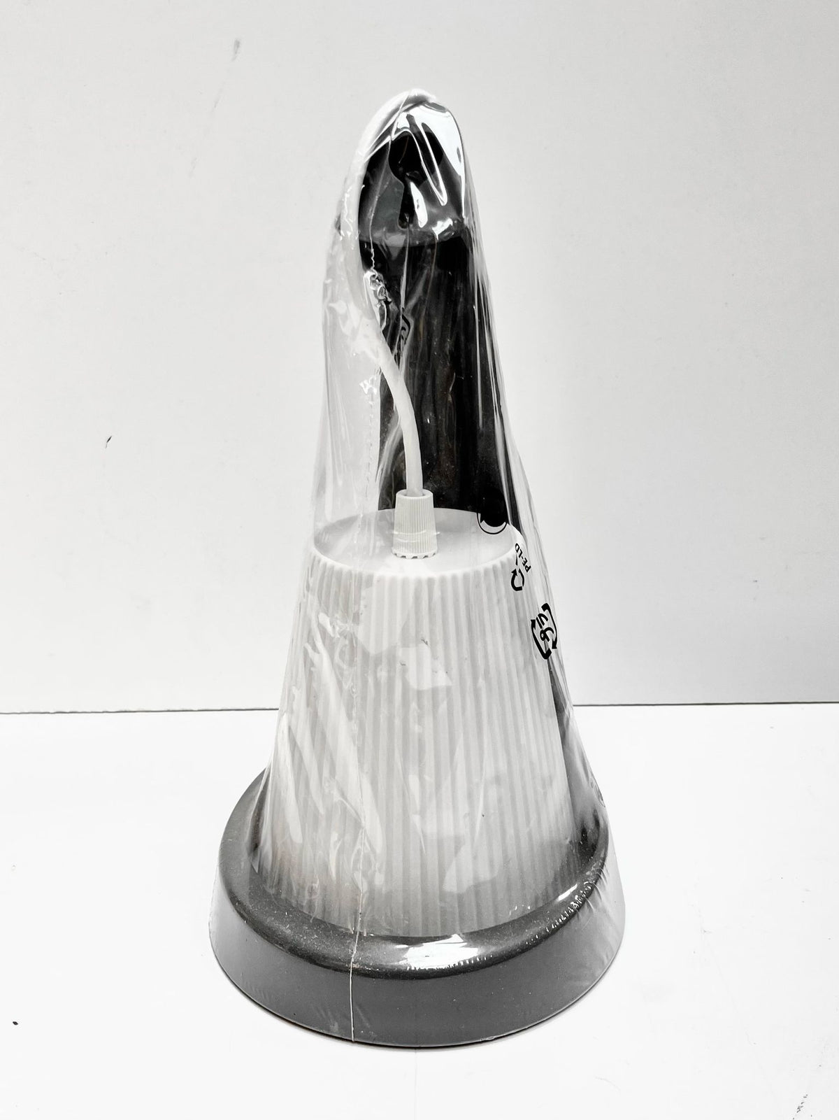 Lampe blanche et noire