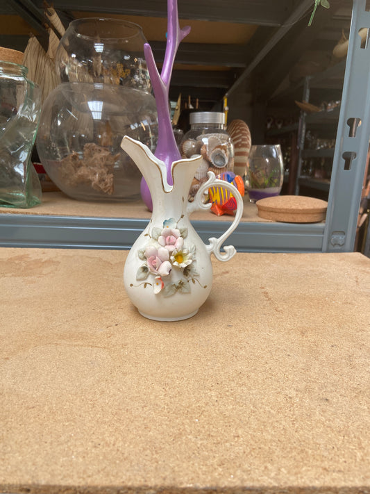 Vase - blanc - motif fleuri relief