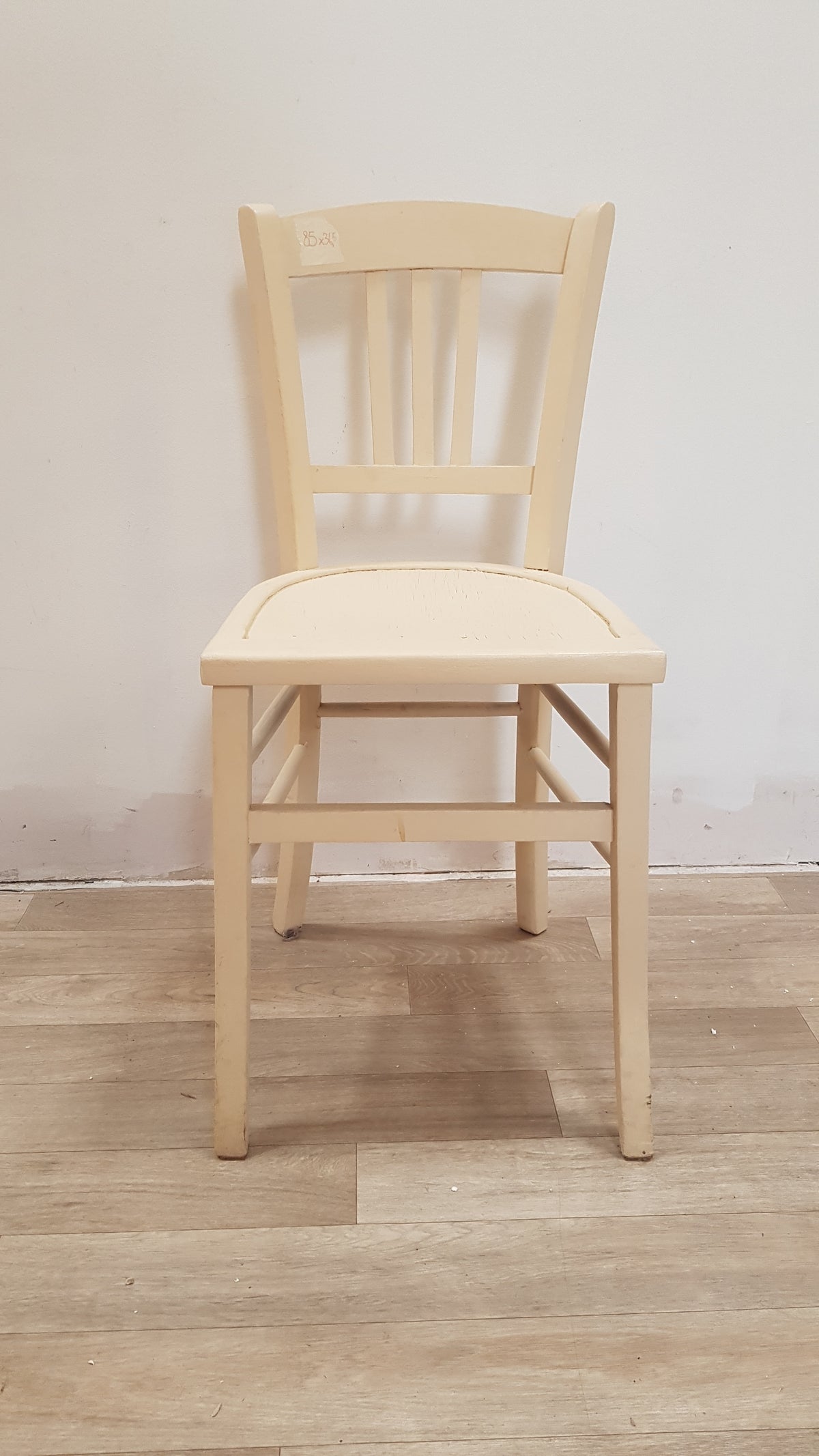 Chaises en bois bleue et jaune