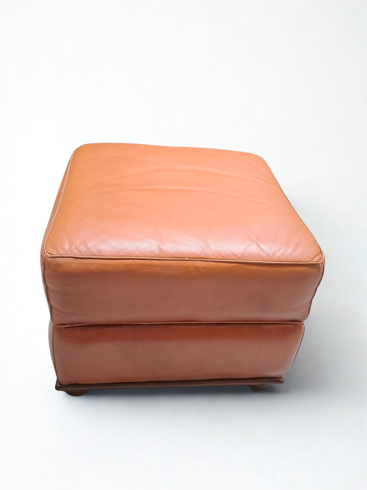 Canapé - marron - cuir - 3 places - pouf