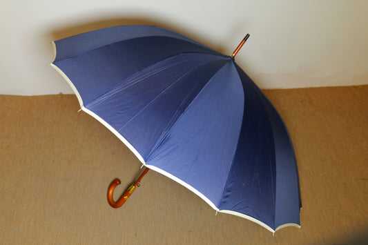 Parapluie bleu rainure blanche
