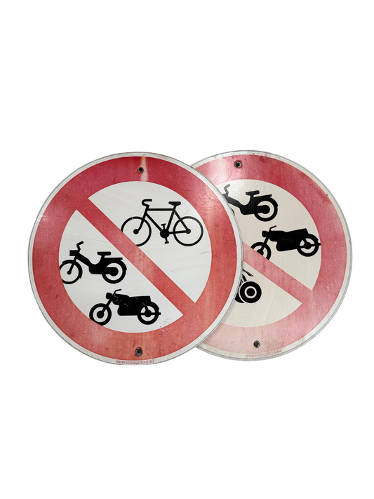 Panneau Interdit aux 2 roues