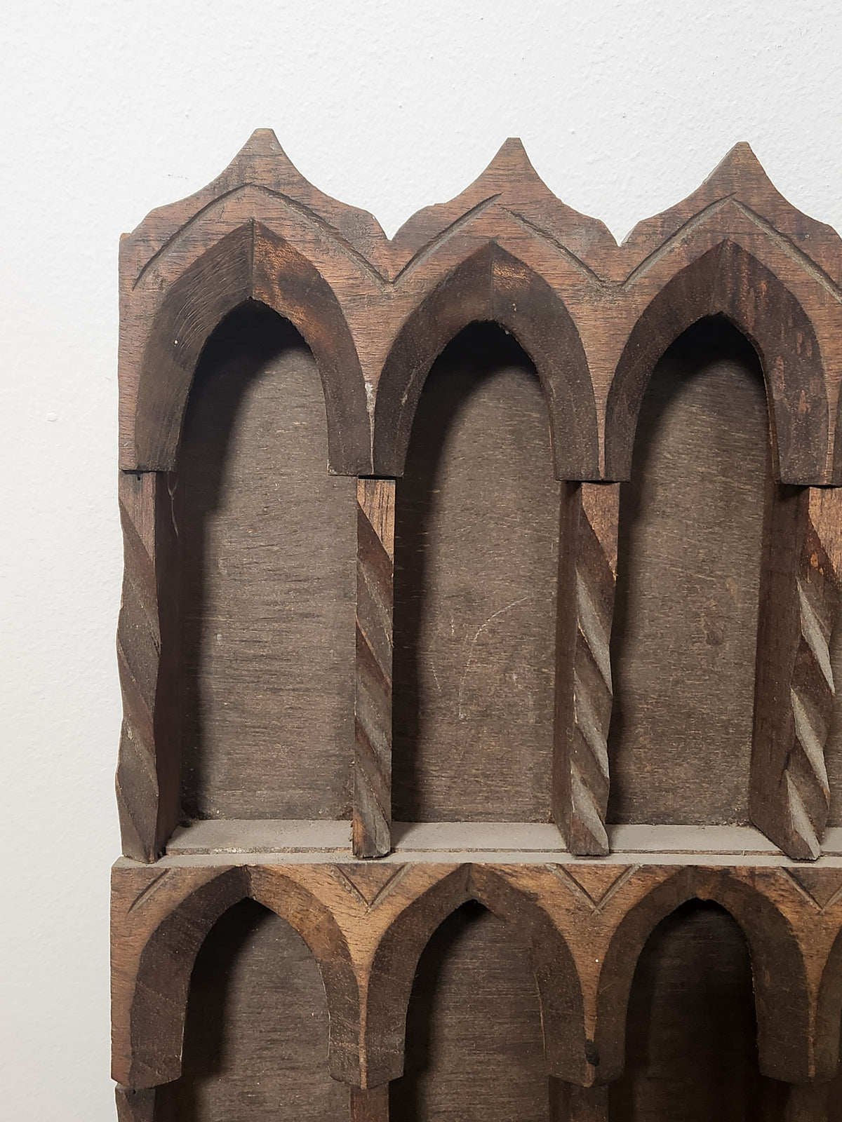 Etagère à épices en bois ancien