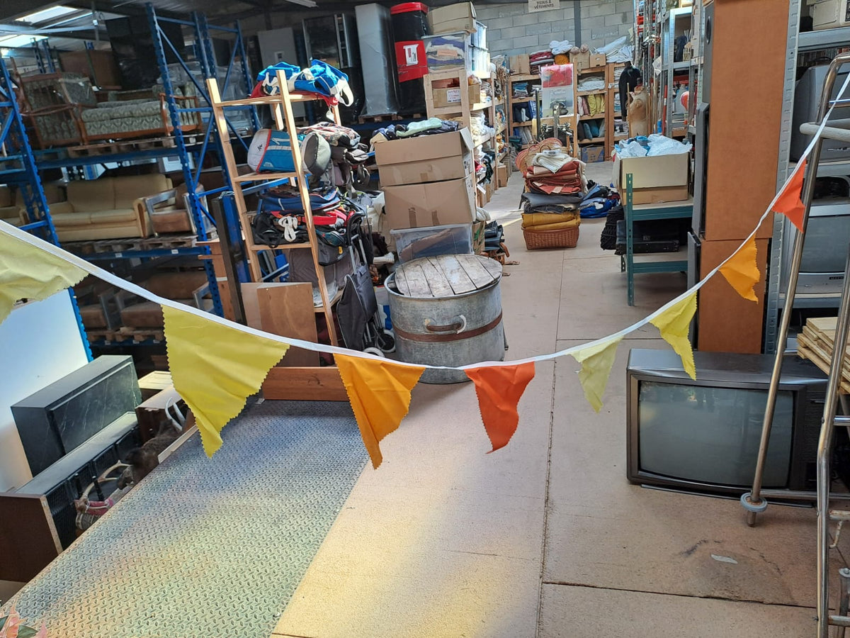 Guirlande de fanions triangulaires en tissu aux nuances de jaune et d'orange