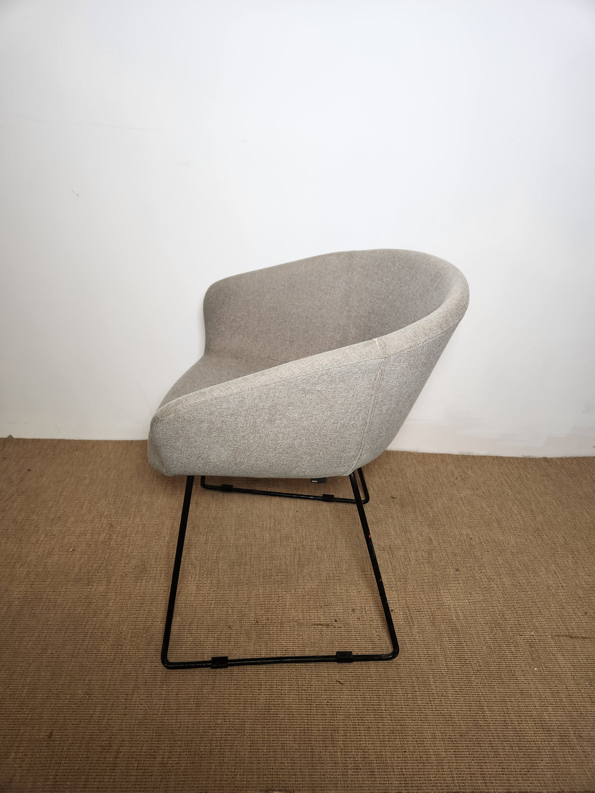 Chaise en tissu grise