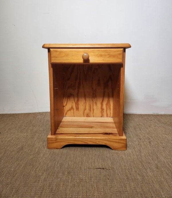 Table de chevet en bois massif, style vintage