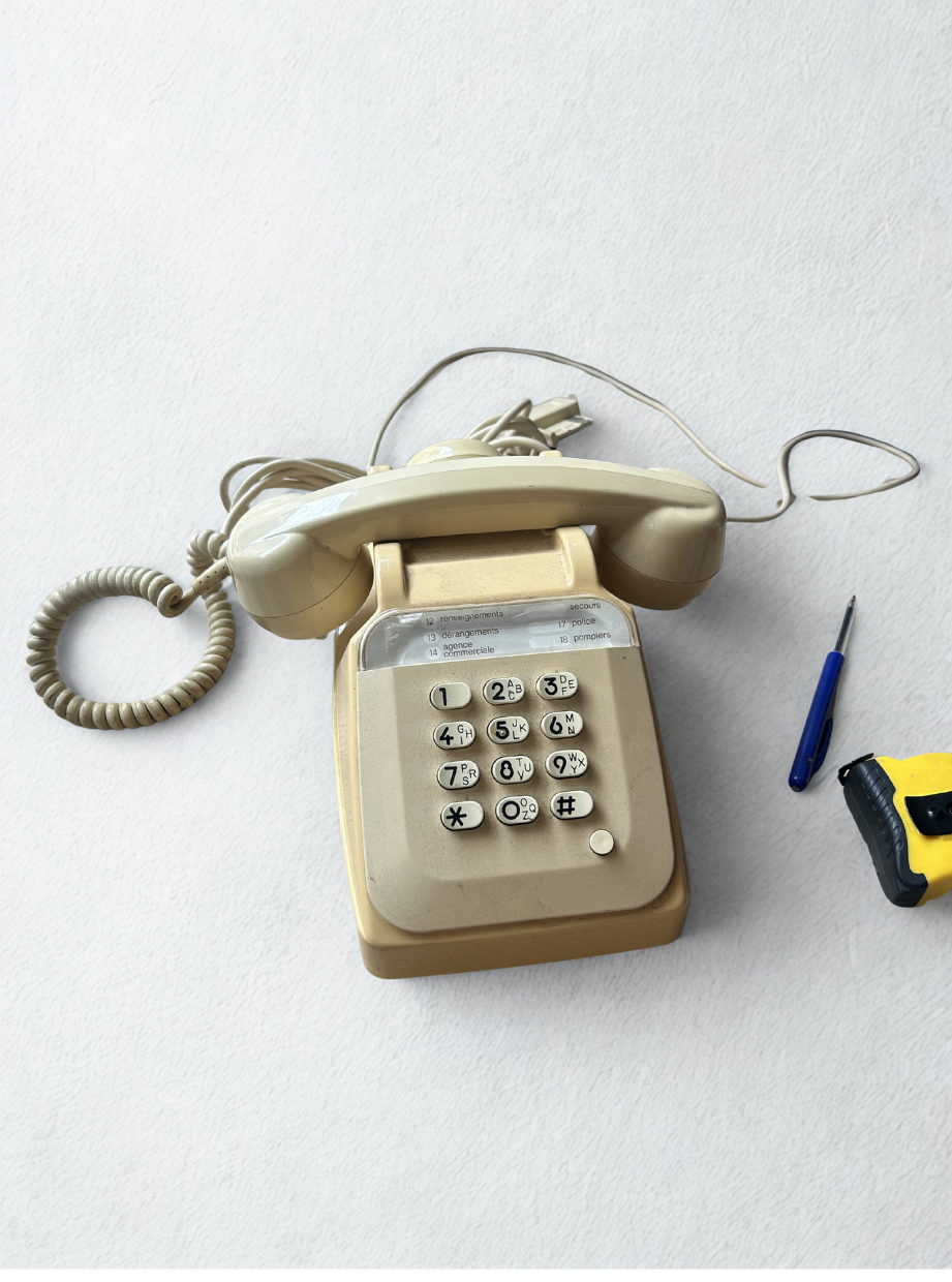 Téléphone à cadran avec écouteur - Fiche gigogne