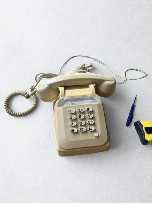 Téléphone à cadran avec écouteur - Fiche gigogne