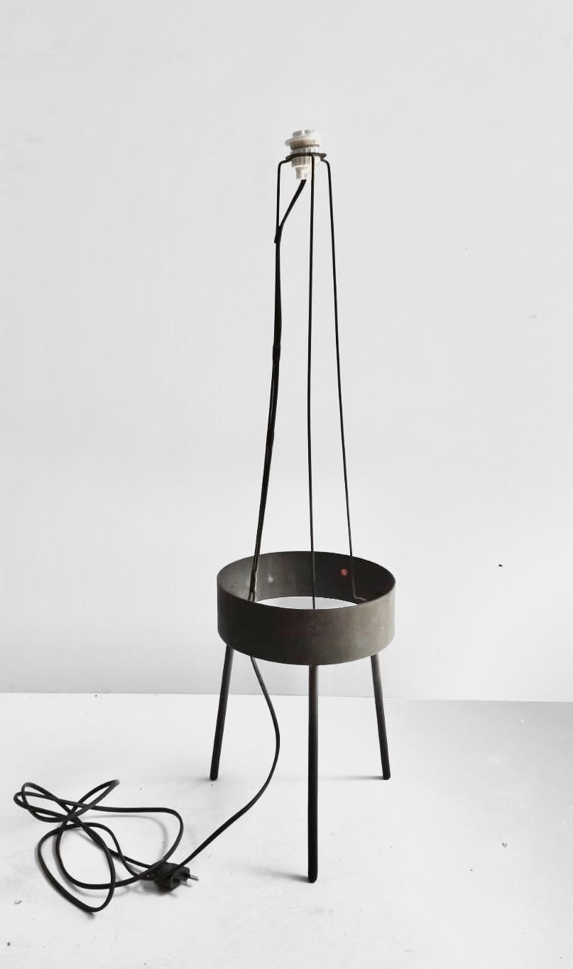 Lampe en métal noir
