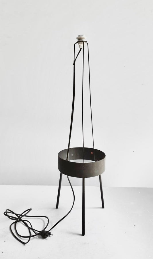 Lampe en métal noir