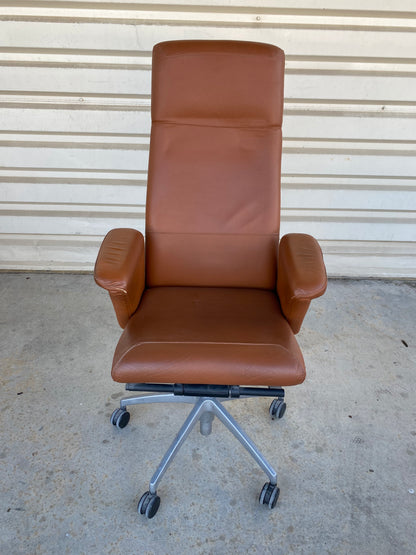 Fauteuil roulette cuir marron clair