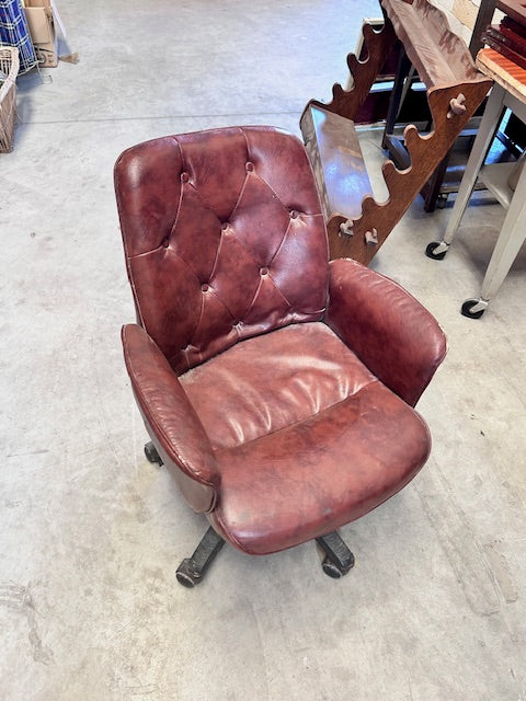 Chaise de bureau en cuir rouge