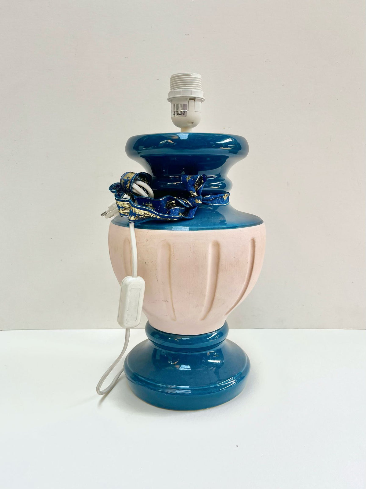 Pied de lampe en céramique bleue