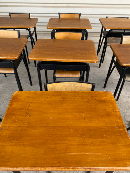 Ensemble table écoliers et chaises