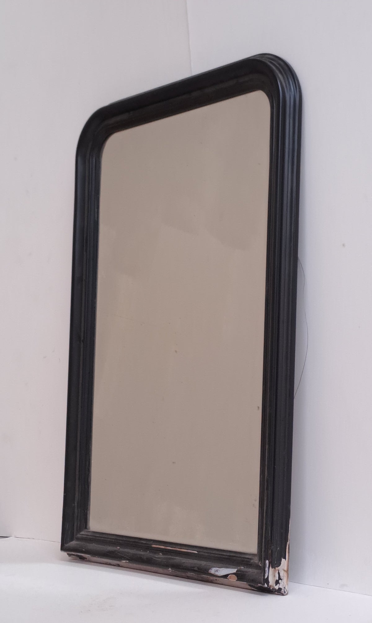 Grand miroir en bois noirci