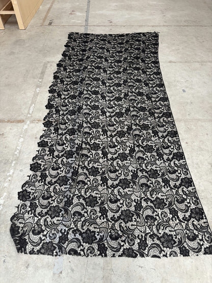 Tissu noir dentelle noire