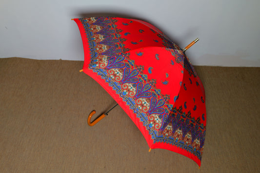 Parapluie rouge avec mandala