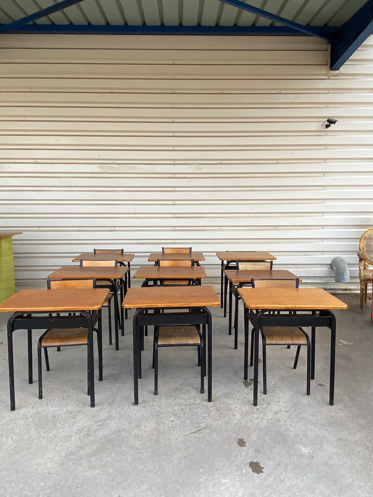 Ensemble table écoliers et chaises
