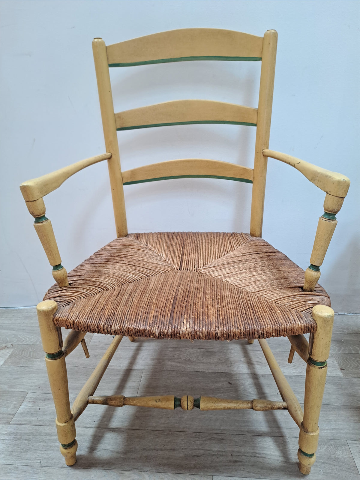 Lot de chaise de cuisine jaune