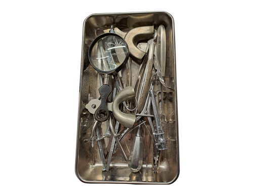 Lot d'instruments chirurgicaux et médicaux anciens