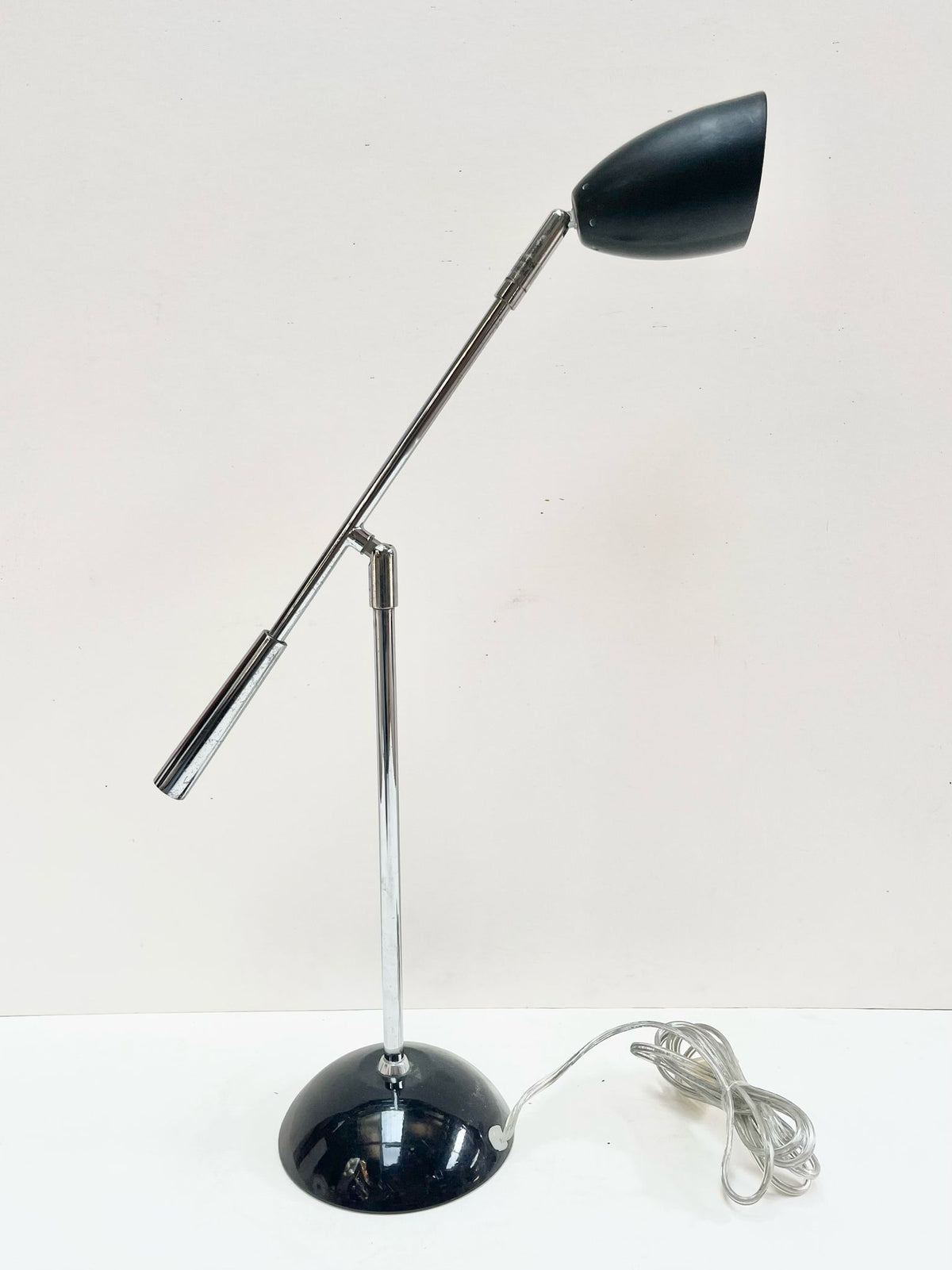 Lampe de bureau noire et argentée