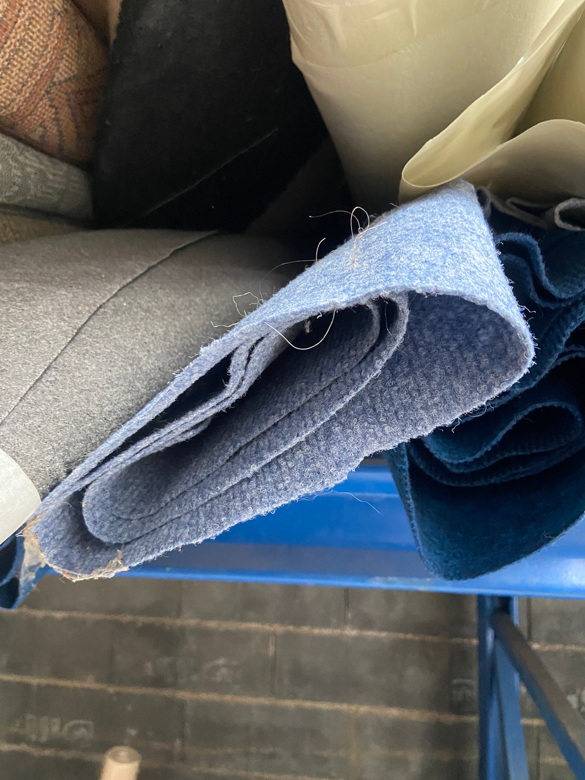 Lots de Tapis Moquette bleue et rouge