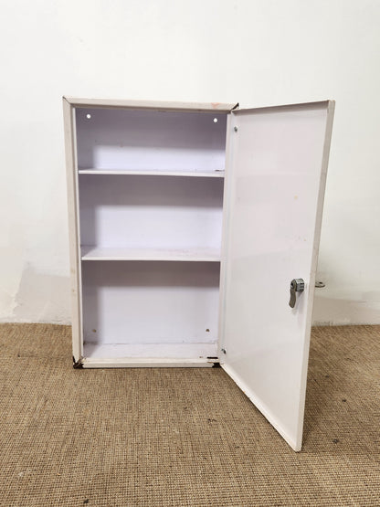 Petite armoire médical