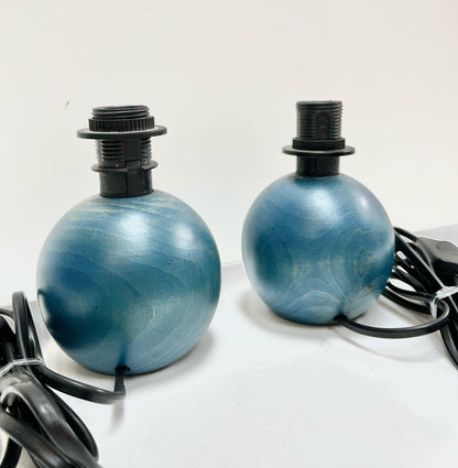 Pieds de lampes ronds en bois bleu