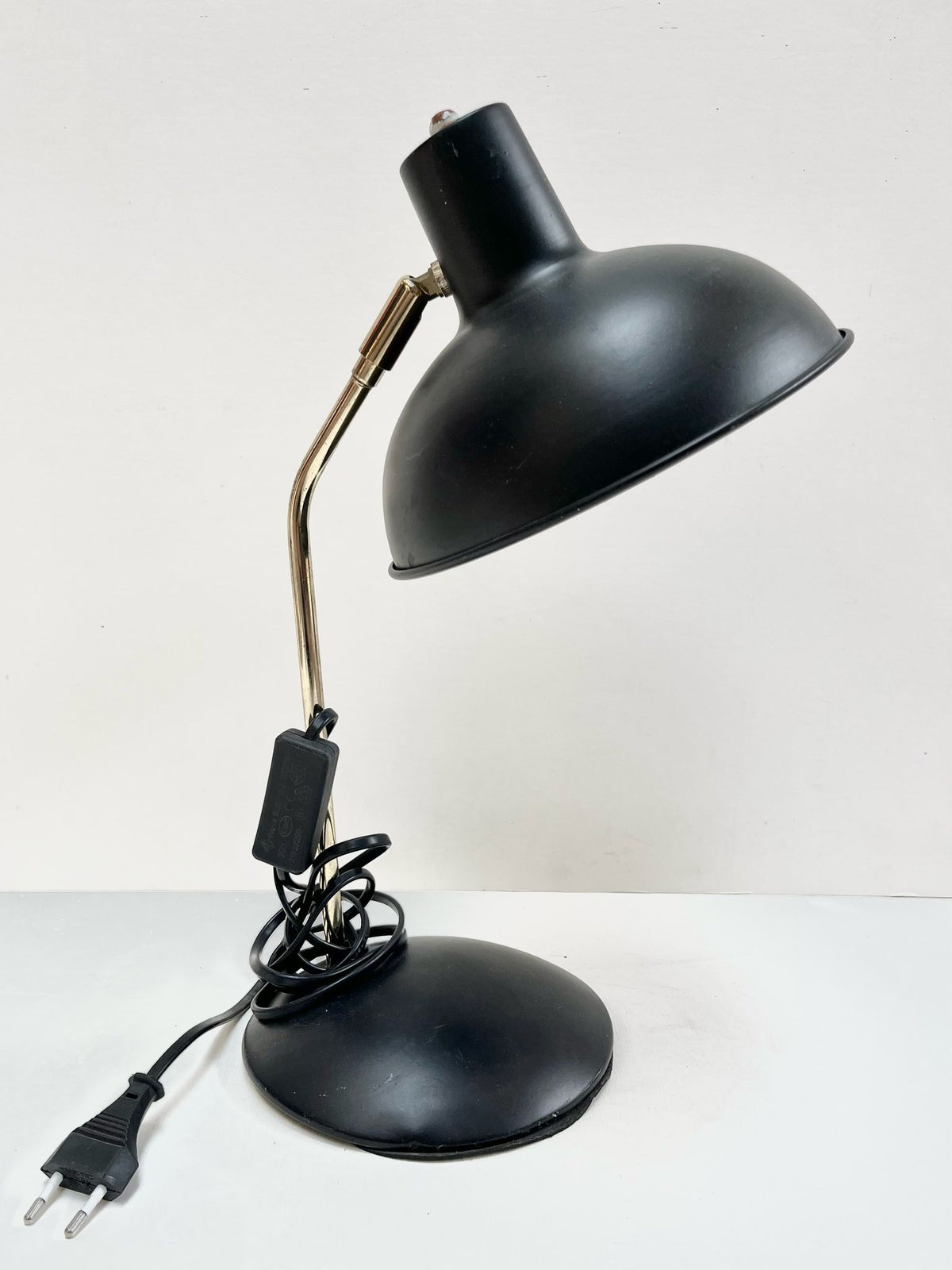 Lampe de bureau noire et dorée