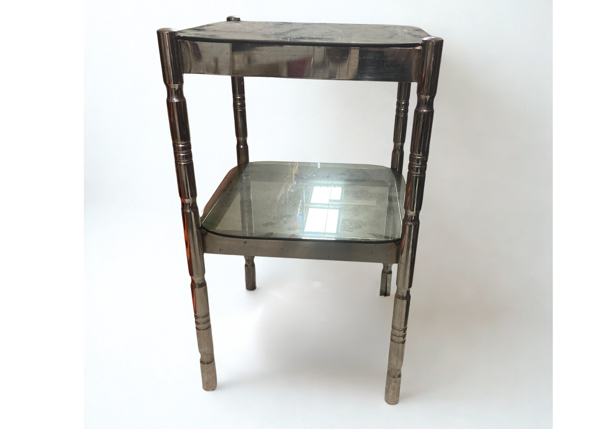 Table de chevet - argenté et verre