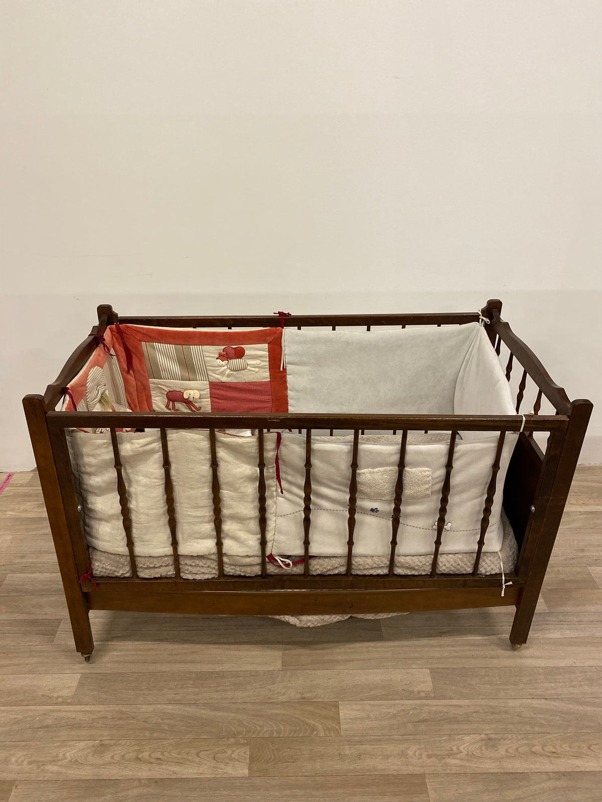 Lit Bébé - Bois foncé