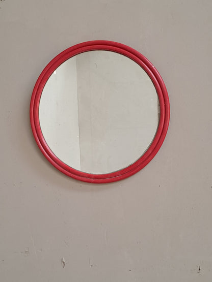 Miroir rond à cadre rouge en plastique