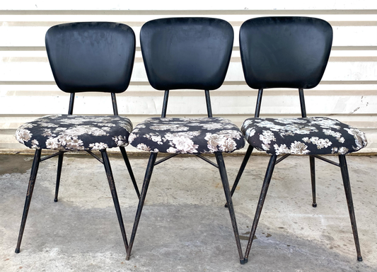 Chaises fleurs noirs