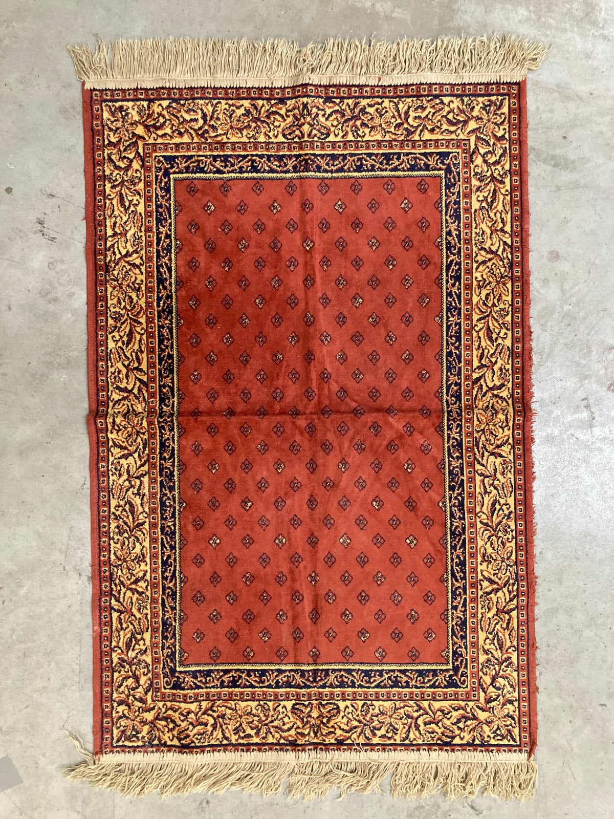 Tapis oreintal rouge et jaune