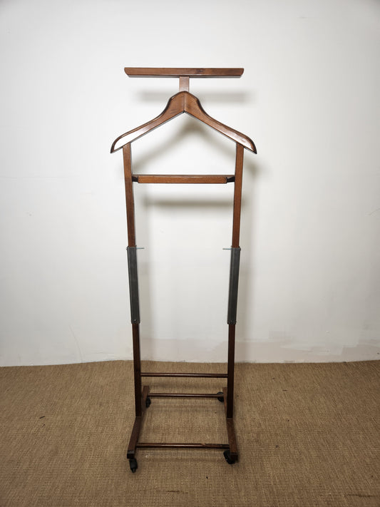 Porte manteau en bois sur roulettes