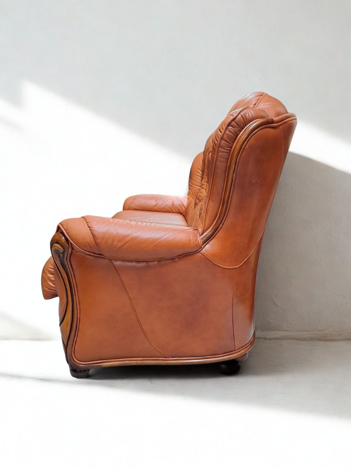 Canapé - marron - cuir - 3 places - pouf
