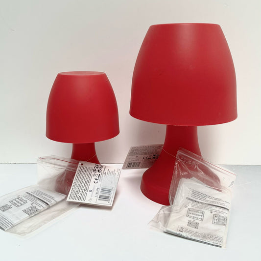 Lampe de chevet en plastique rouge