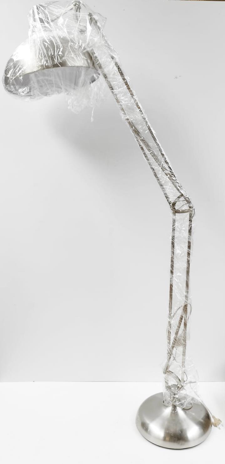 Lampadaire argenté architecte