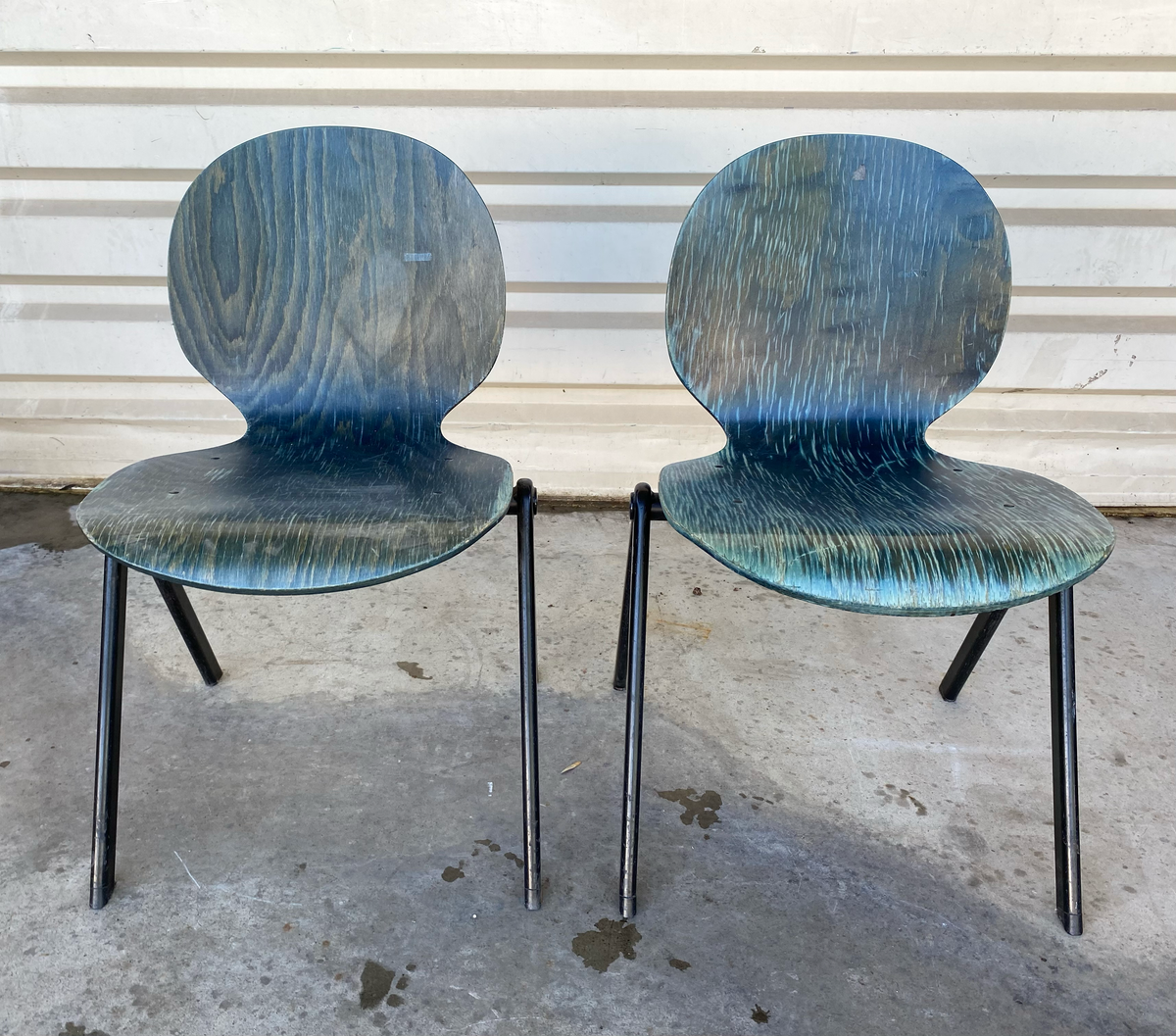 Chaise en bois verte foncé