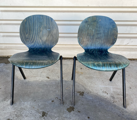 Chaise en bois verte foncé