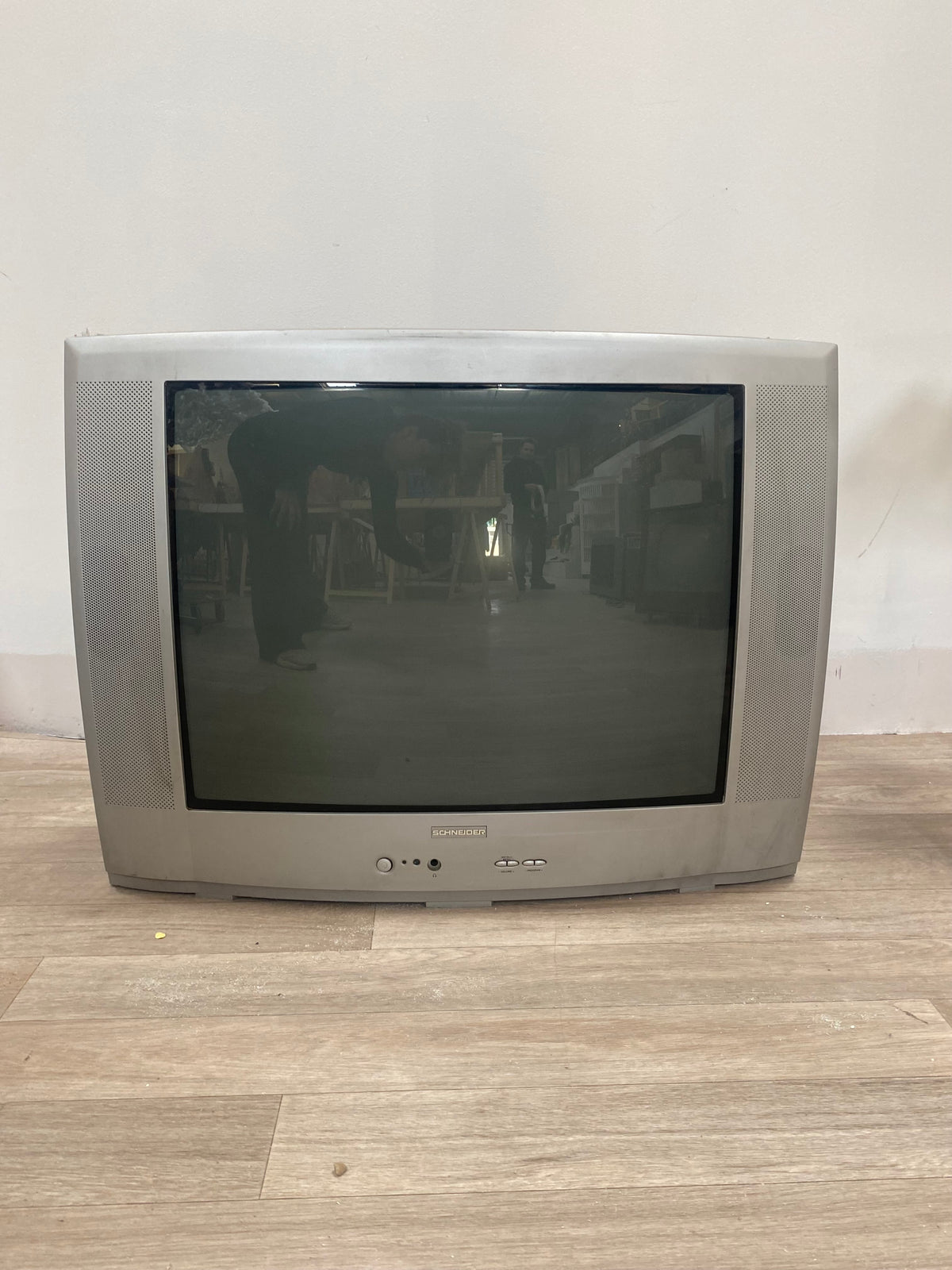 TV - catho - Gris - Schneider